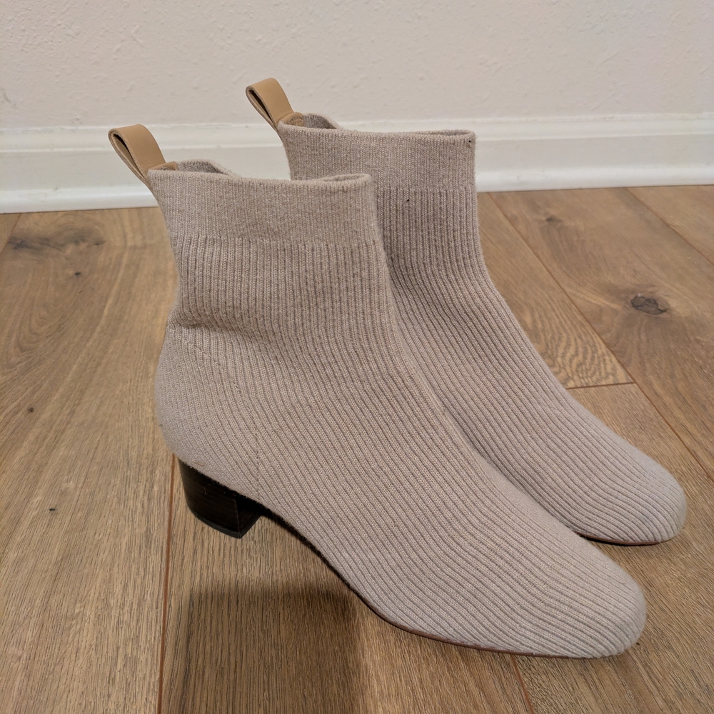 Everlane Ribbed Ankle Boots in Cream and Tan